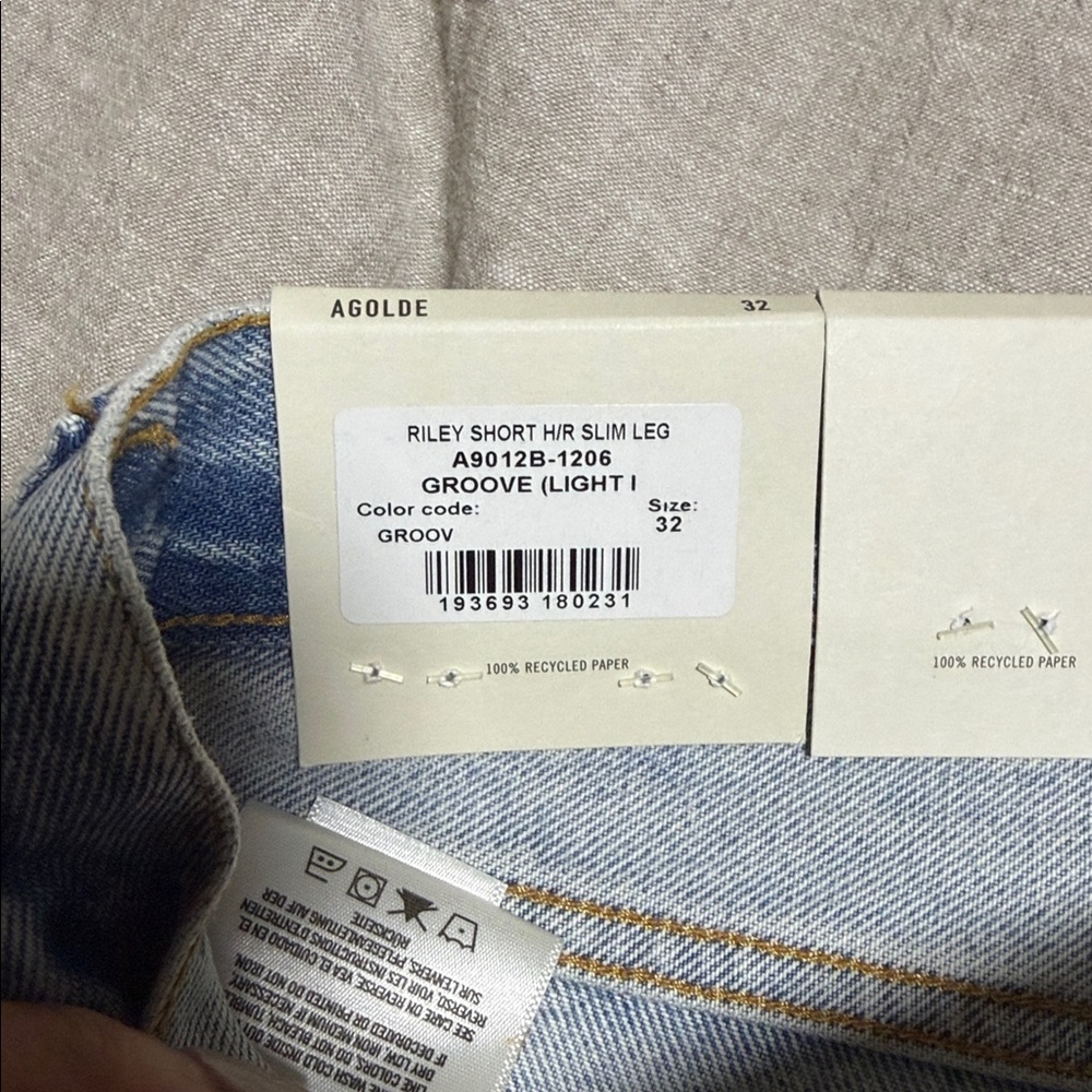 Agolde Riley High Rise Light Blue Jean Shorta - Picture 4 of 4